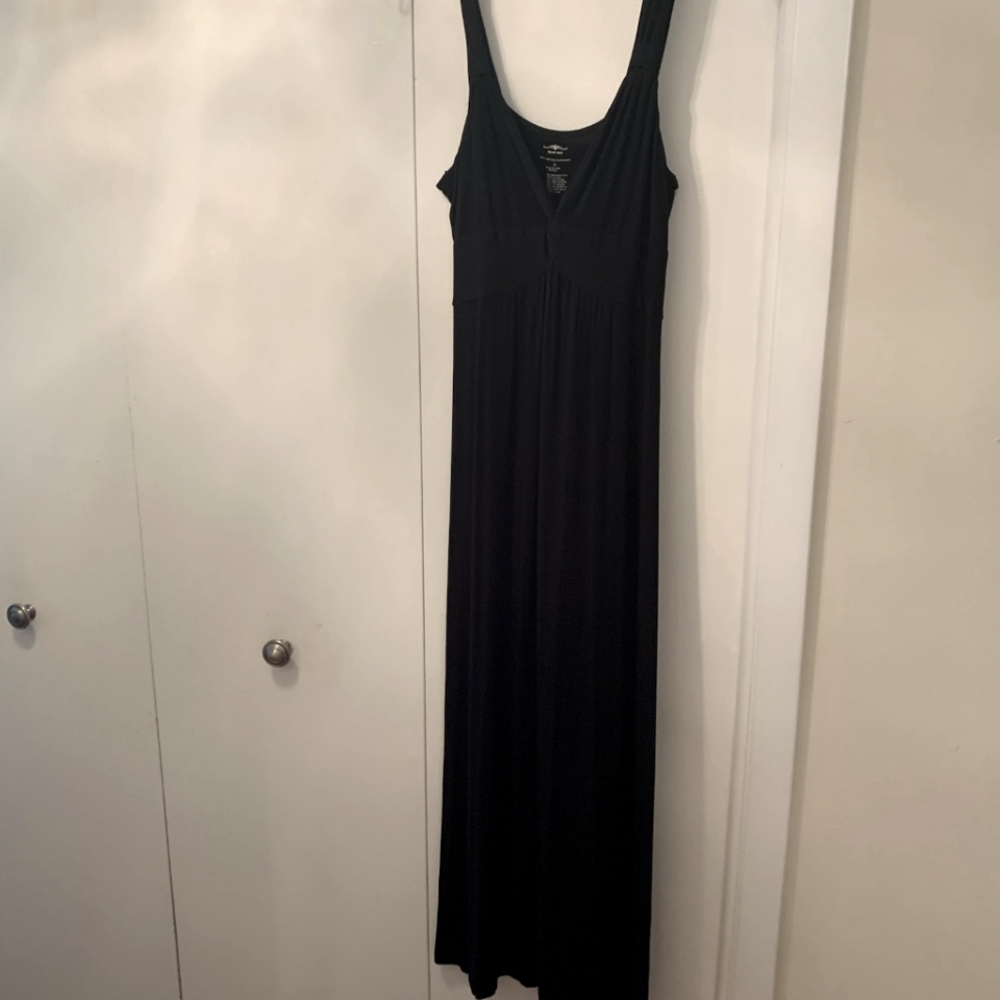 Black sleeveless maxi dress